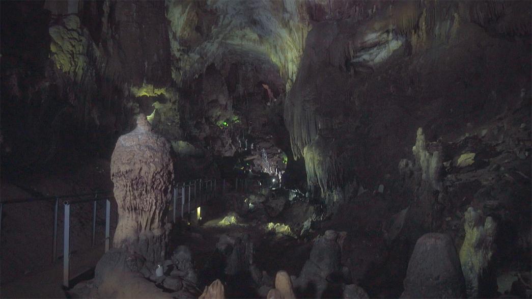 Репортер Euronews оценил лодочную прогулку в пещере Прометея - Netgazeti