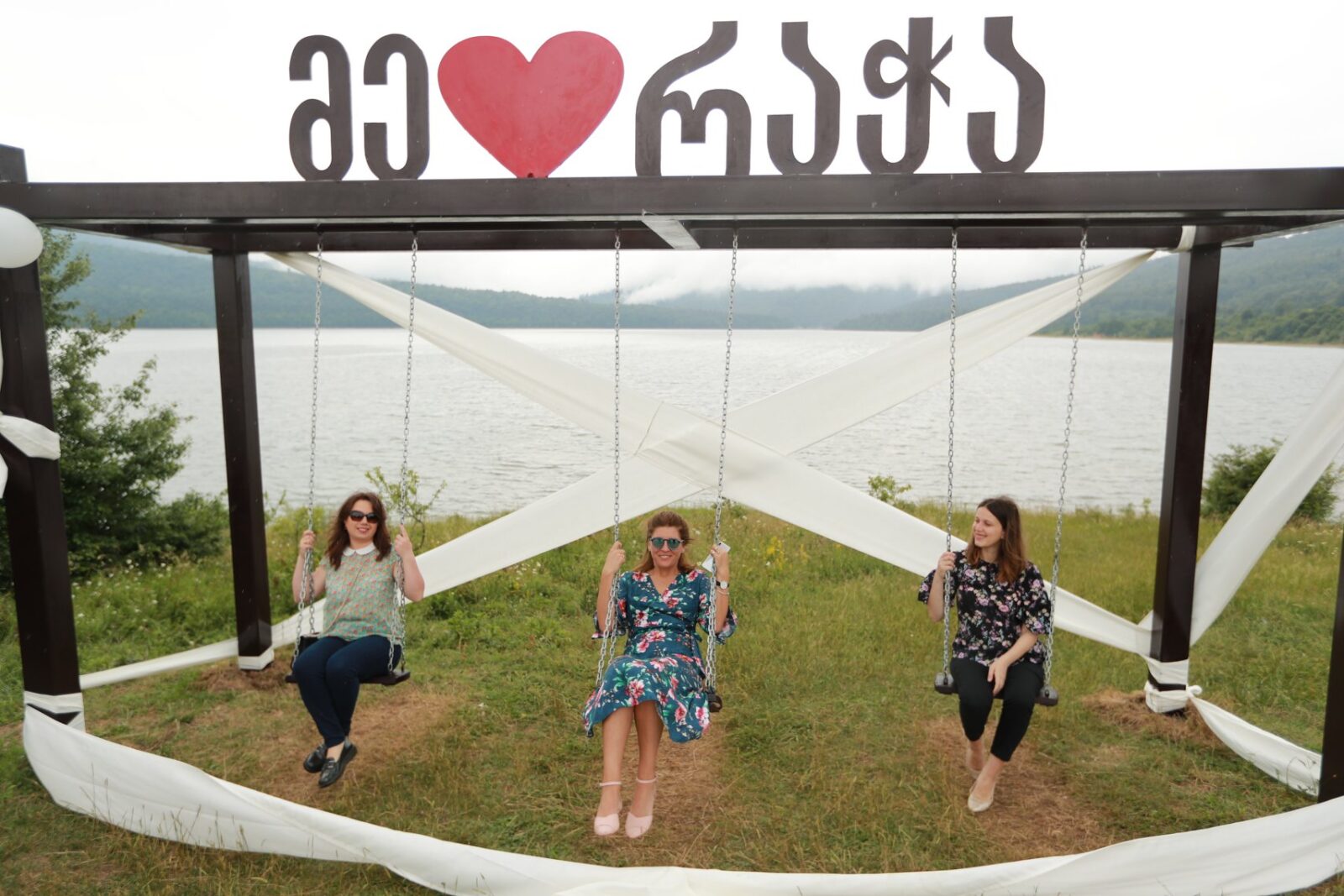 Зачикинься в Раче - туристам рассказали, как фотографироваться у озера Шаори - Netgazeti