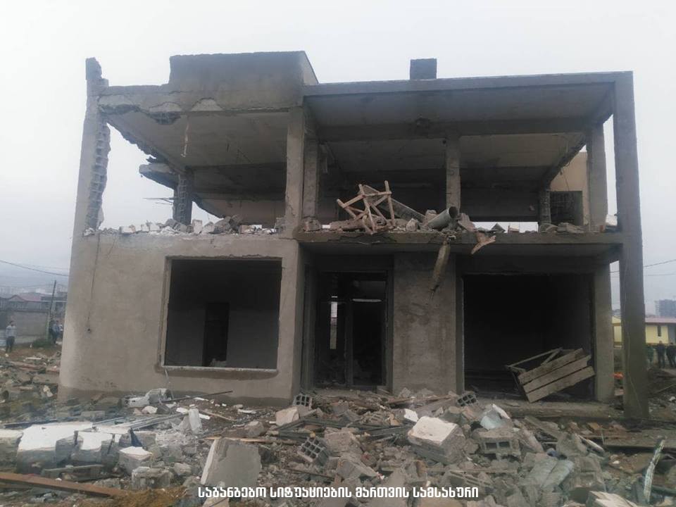 Дом в поселке Дигоми по предварительной версии повредило взрывом   - Netgazeti