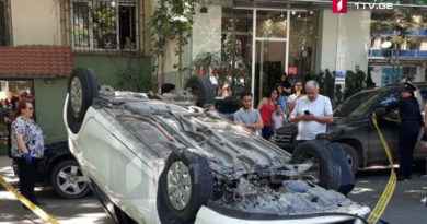 На улице Тамарашвили в Тбилиси перевернулся автомобиль - Netgazeti