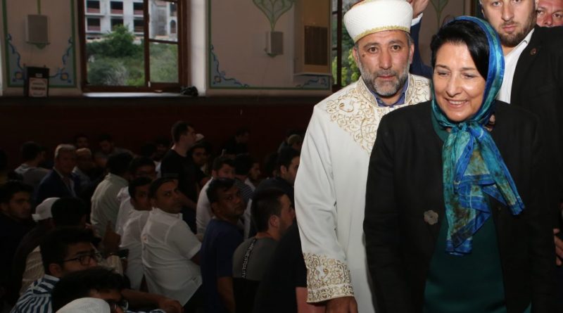 Президент Грузии побывала в мечети на праздновании Ураза-байрама - Netgazeti