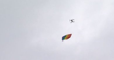 Над акцией противников ЛГБТ-сообщества запустили дрон с прайд-флагом. ВИДЕО - Netgazeti