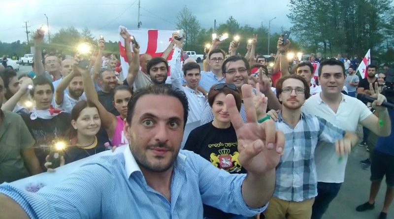 Участников акций "Разбуди олигарха" в Шекветили вызвали на допрос из-за шума - Netgazeti