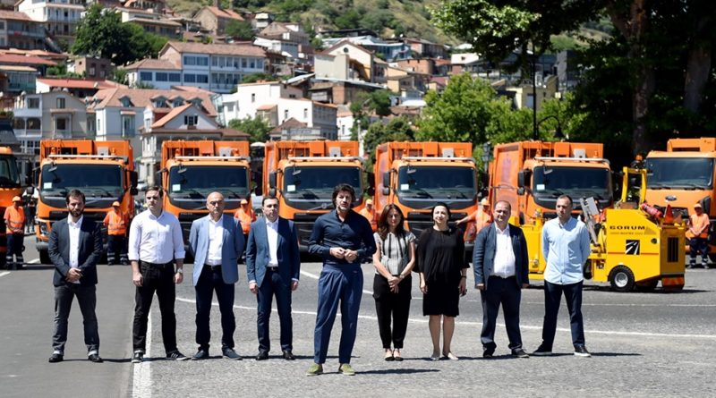 Мэрия Тбилиси презентовала 22 новых мусоровоза   - Netgazeti