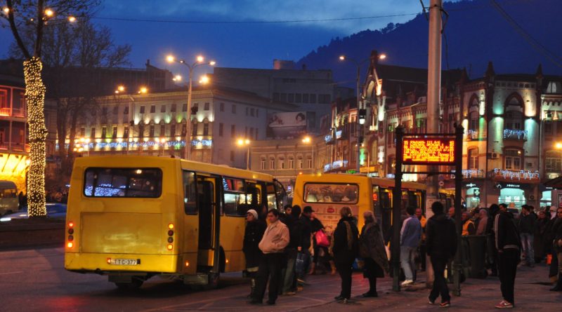 Власти Тбилиси планируют сдать на утилизацию неисправные желтые автобусы