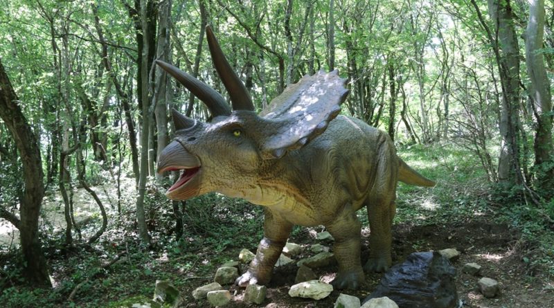 В парке Юрского периода в Сатаплиа появились интерактивные динозавры  - Netgazeti