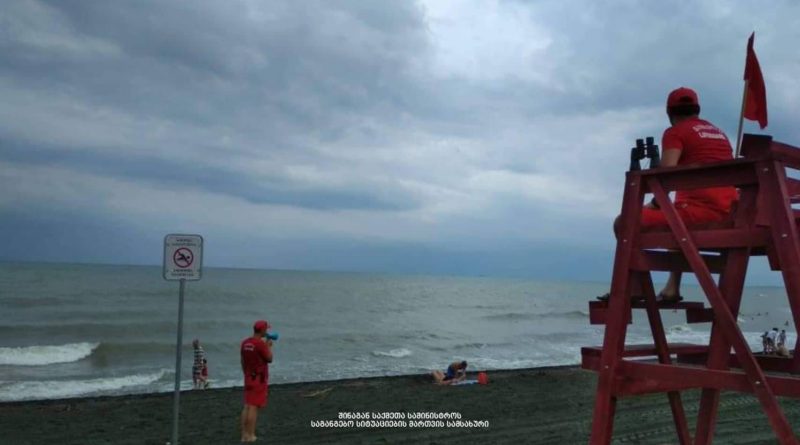 В Черном море запретили купаться из-за шторма     - Netgazeti
