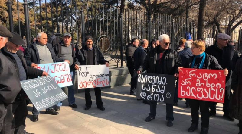 Уволенные сотрудники американской компании Frontera Resources устроили акцию в Тбилиси - Netgazeti