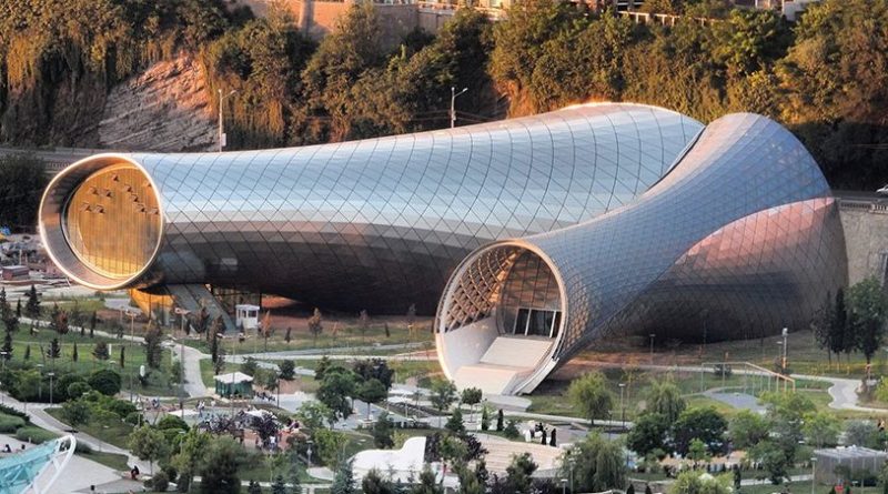 Необычное здание архитектора Фуксаса в центре Тбилиси выставлено на аукцион - Netgazeti