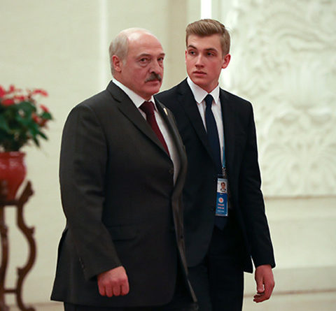 В Сети обсуждают внешность предполагаемой мамы сына Лукашенко