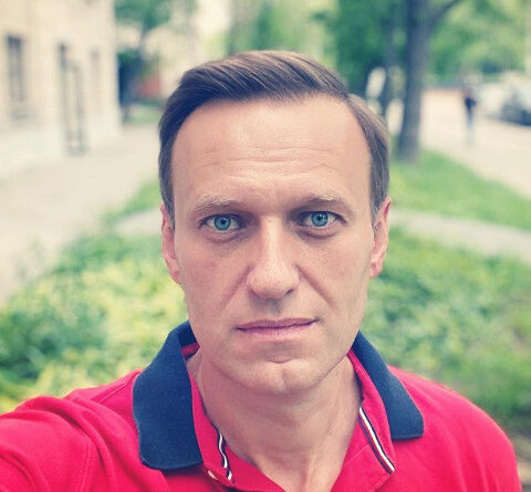 Алексея Навального подключили к аппарату ИВЛ