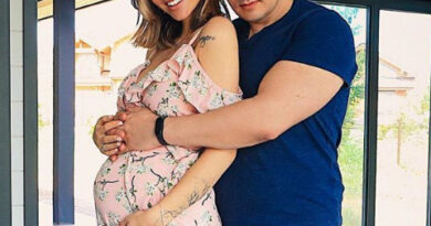 Беременная Анастасия Лисова с мужем обустраивает особняк — фото