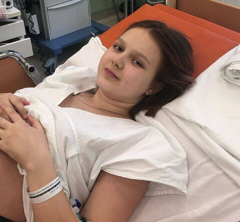 «Выспаться невозможно»: забеременевшая в 13 лет Даша Суднишникова о том, как справляется с дочкой