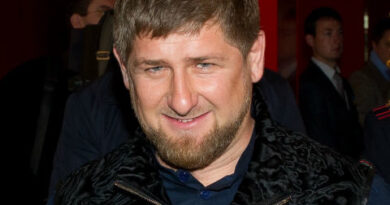 Вертолеты с лепестками роз и лезгинка от главы Чечни. Рамзан Кадыров устроил пышную свадьбу племяннику