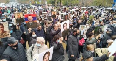 В Армении родные военных пропавших без вести проводят акции протеста