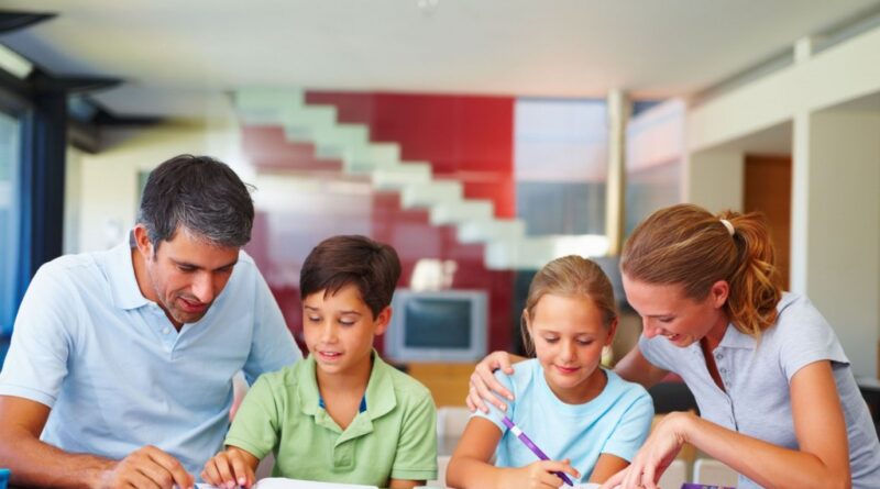 Родители школьников могут выбирать между дистанционным и очным обучением