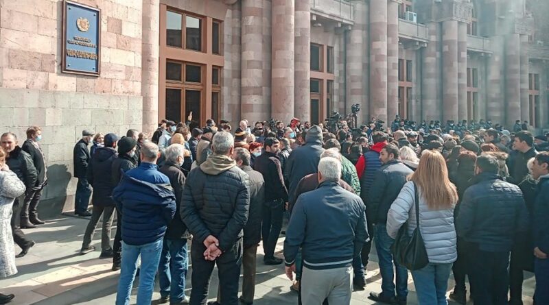В Армении митингуют сторонники и противники Никола Пашиняна [видео]