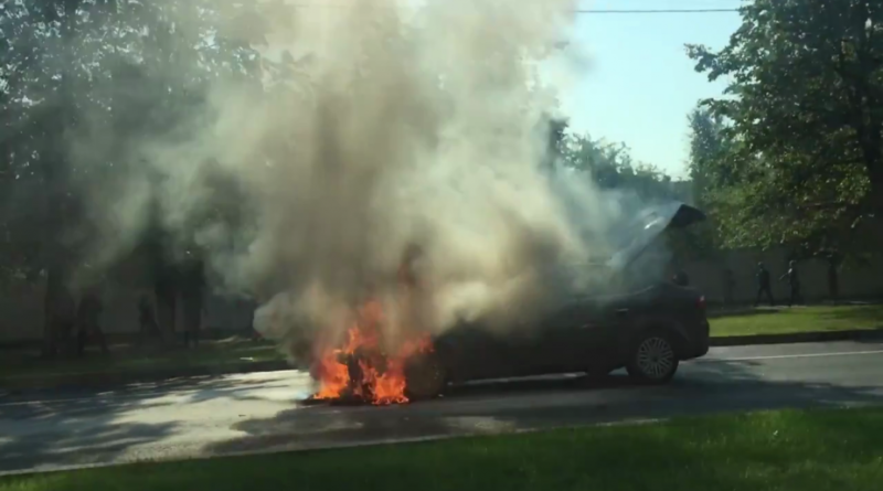 В Тбилиси в результате ДТП загорелся автомобиль, водитель погиб