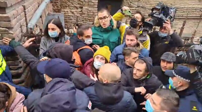 На акции у здания МИД Грузии произошло столкновение между полицией и протестующими