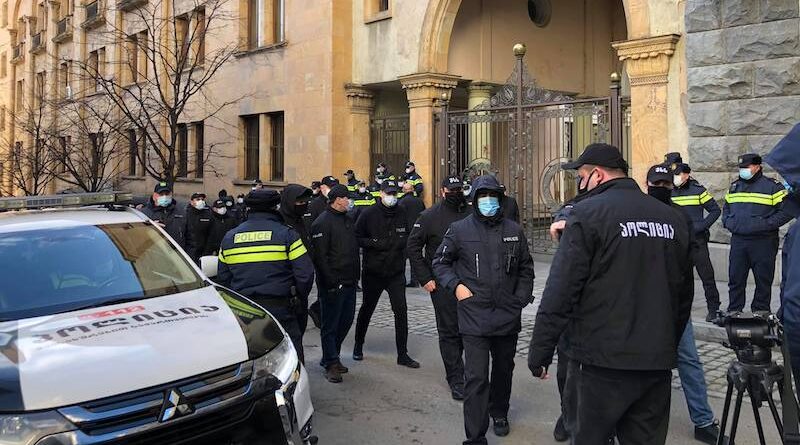 У здания парламента задержаны 7 участников антиправительственного митинга