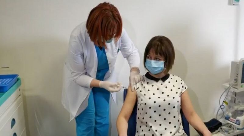 Глава Минздрава Грузии привилась вакциной AstraZeneca