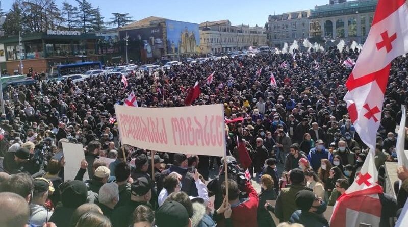 Намахвани ГЭС: митингующие требуют отставки главы Минэкономики Грузии