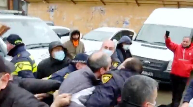 На акции протеста у офиса «Грузинской мечты» задержаны четыре человека