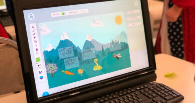 В Ниноцминда детей обучали компьютеру без компьютера