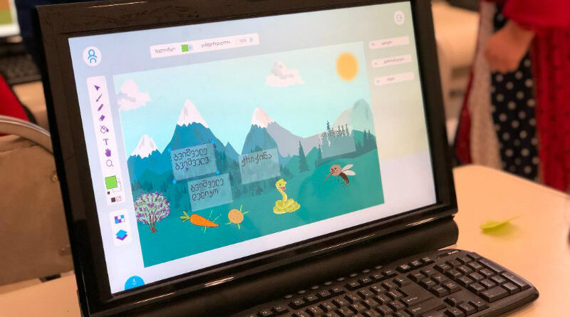 В Ниноцминда детей обучали компьютеру без компьютера