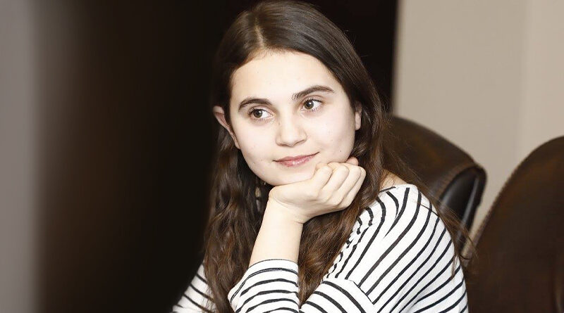 Арзу Байрамова — 21-летняя студентка, обучающая грузинскому сверстников в Марнеули