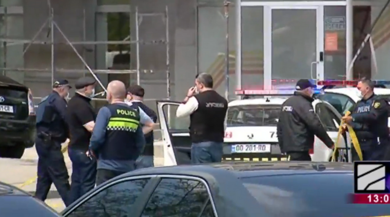 СМИ публикуют информацию о взятии заложников в филиале «Банка Грузии» возле станции метро «Авлабари»