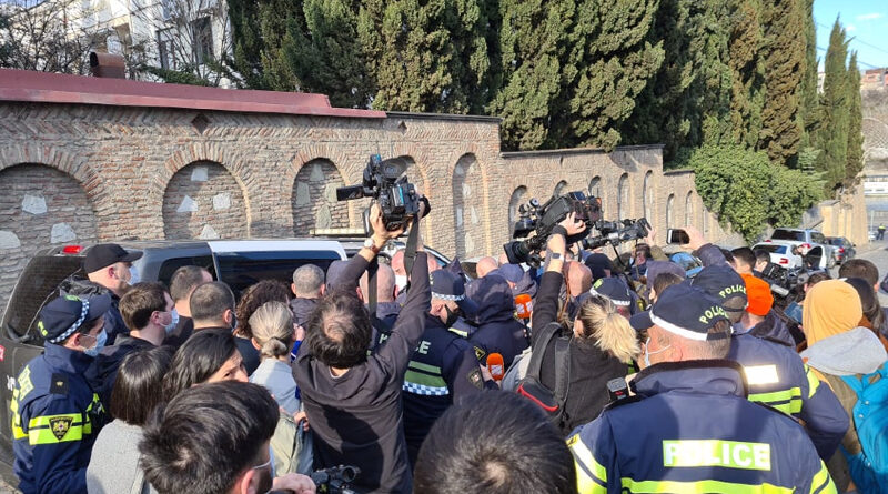 Митинг у офиса правящей партии Грузии: задержаны 12 человек