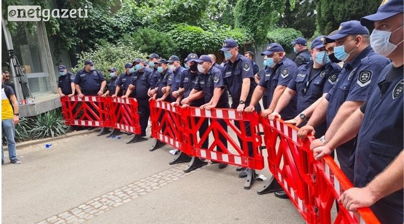 На территории Expo Georgia между протестующими и представителями правопорядка возникла напряженность