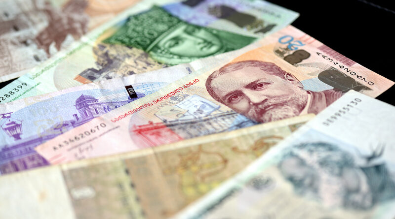 Новый официальный курс доллара – 3.26 лари