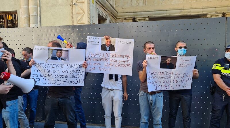 Депутатов «Нацдвижения» у парламента встретят коридором позора