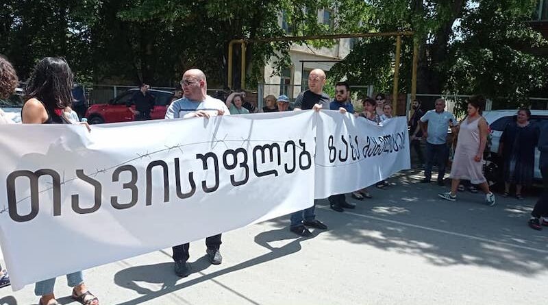 В Грузии проходит марш в поддержку Зазы Гахеладзе