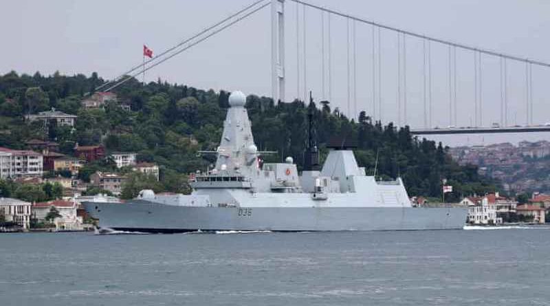 Военные РФ открыли предупредительный огонь по британскому эсминцу у берегов Крыма