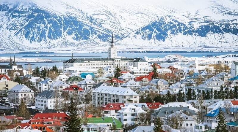 Исландия открывает границы для вакцинированных препаратом SinoVac и SinoPharm