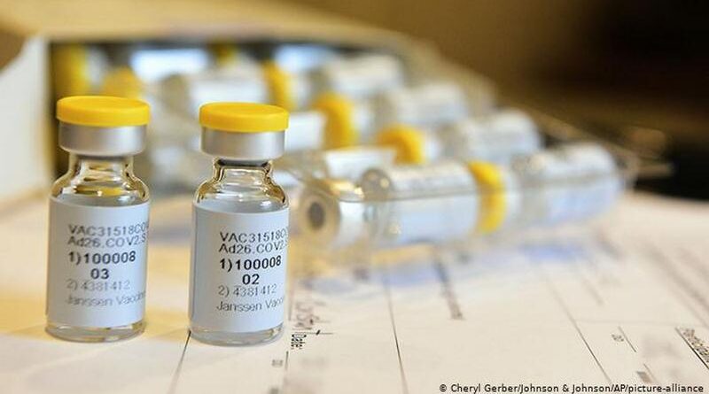 Компания Johnson & Johnson заявила, что ее вакцина обеспечивает иммунный ответ на протяжении 8 месяцев