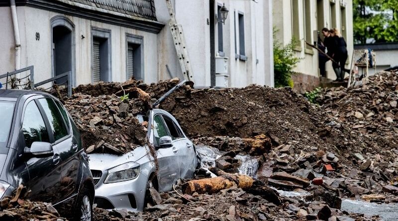 Наводнение в Германии: Есть погибшие, спасатели продолжают поиски