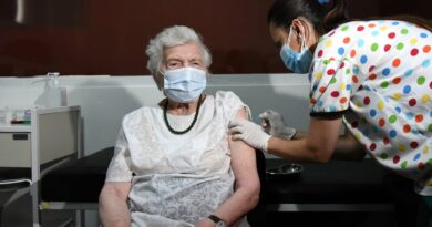 В Грузии 95-летняя женщина вакцинировалась от коронавируса