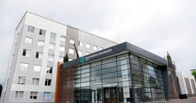 В Грузии клиника подала в суд на уволенного медбрата «антиваксера»