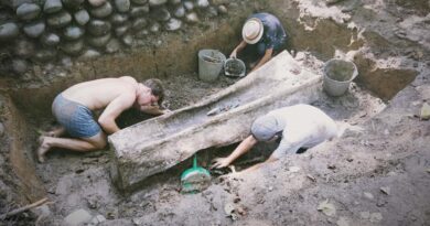 В Очамчири на месте раскопок античного храма найден свинцовый саркофаг