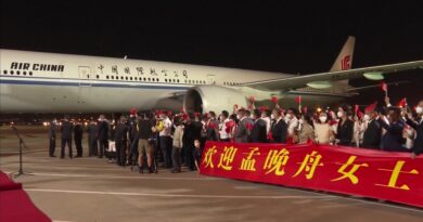 Финдиректор Huawei Мэн Ваньчжоу в субботу вечером приземлилась в Шэньчжэне