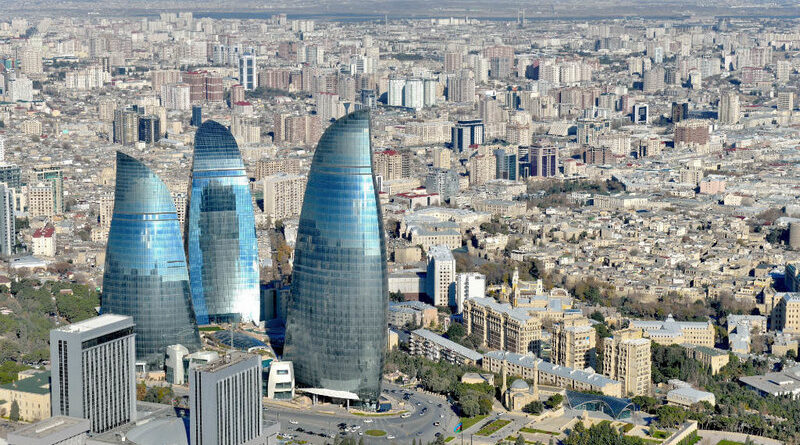 Баку сообщает о приземлении самолета «в первом аэропорту освобожденного Карабаха»