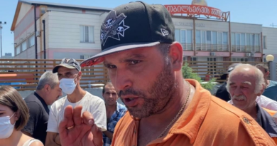 Экс-сотрудник Tbilservice Group продолжает акцию голодовки перед домом Иванишвили