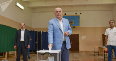 Президент Абхазии проголосовал на выборах в Госдуму России. Как вам такое?