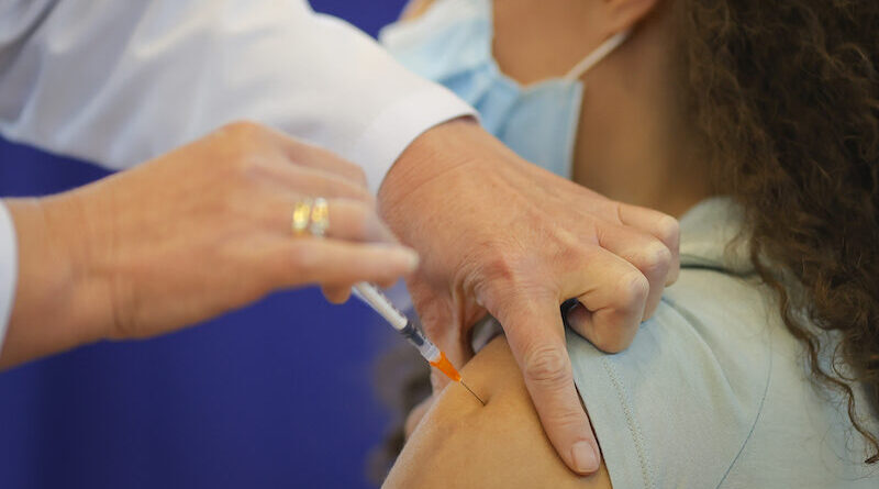 Reuters: В Италии вакцинация против коронавируса может стать обязательной для всех