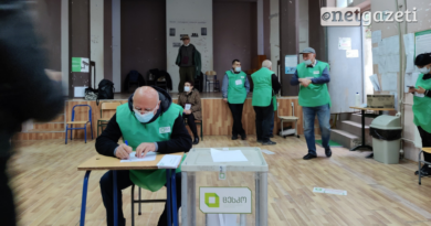 Через 16 часов после закрытия, подсчитаны результаты со всех избирательных участков в Тбилиси кроме одного