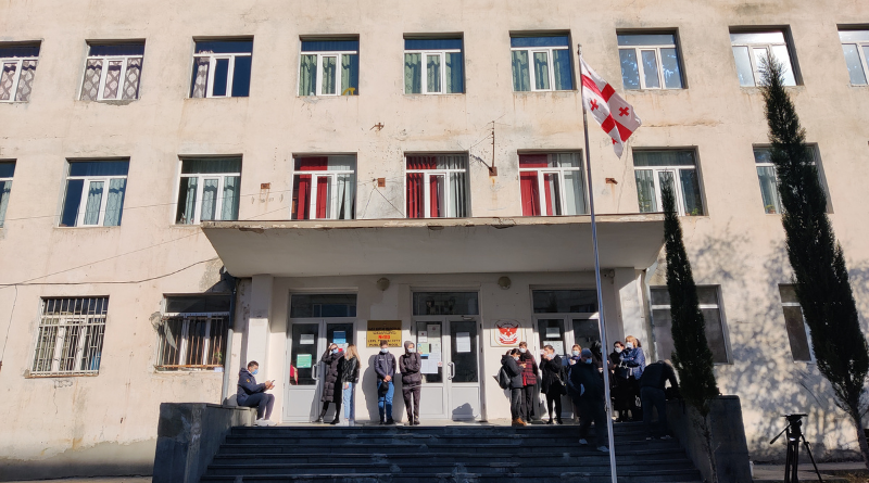 И.о. директора тбилисской школы заявила, что ее уволили по политическому признаку